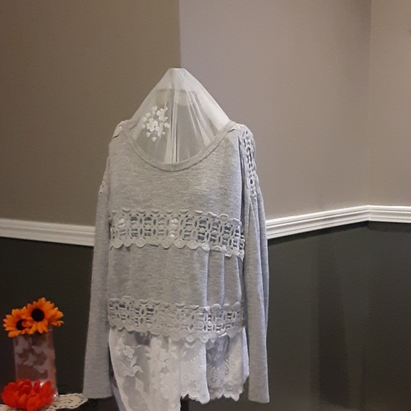 you are not alone Sweaters - Crop lace gray sweater